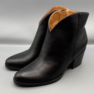 WHITE MOUNTAIN Women's Tattle Block Heeled Western Ankle Bootie